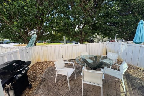 Townhouse in Pompano Beach, Florida 3 bedrooms, 133.78 sq.m. № 2075772 - photo 24