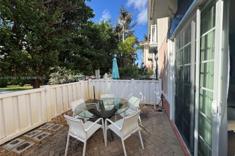 Townhouse in Pompano Beach, Florida 3 bedrooms, 133.78 sq.m. № 2075772 - photo 25
