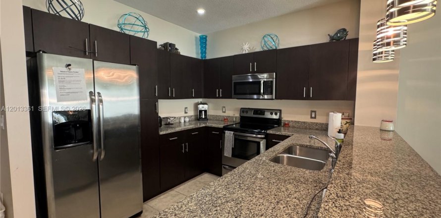 Townhouse in Pompano Beach, Florida 3 bedrooms, 133.78 sq.m. № 2075772
