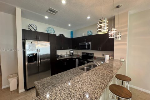 Townhouse in Pompano Beach, Florida 3 bedrooms, 133.78 sq.m. № 2075772 - photo 2