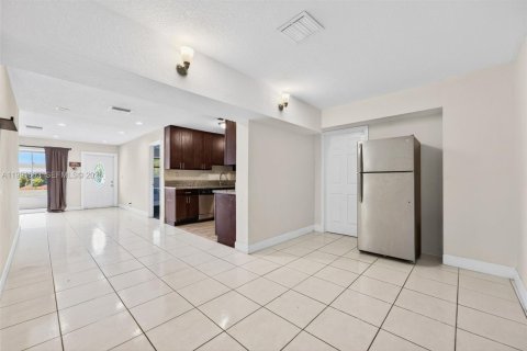 Villa ou maison à vendre à Deerfield Beach, Floride: 5 chambres, 179.21 m2 № 2052403 - photo 12