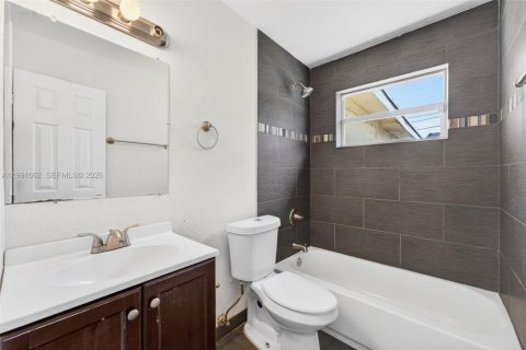 Villa ou maison à vendre à Deerfield Beach, Floride: 5 chambres, 179.21 m2 № 2052403 - photo 21