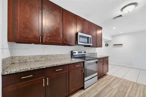 Villa ou maison à vendre à Deerfield Beach, Floride: 5 chambres, 179.21 m2 № 2052403 - photo 14