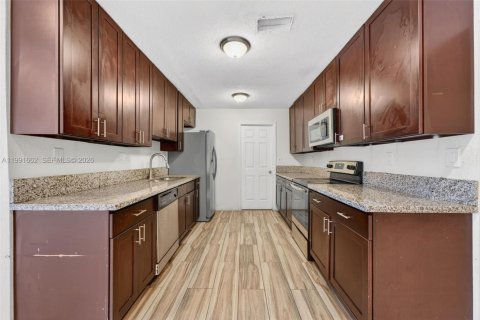 Villa ou maison à vendre à Deerfield Beach, Floride: 5 chambres, 179.21 m2 № 2052403 - photo 15