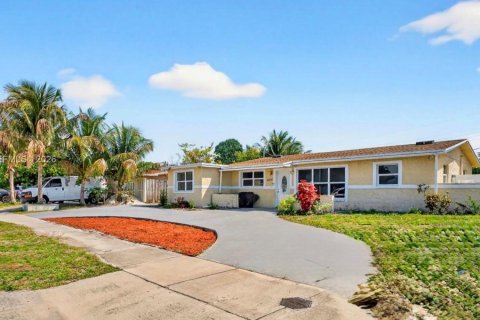 Villa ou maison à vendre à Deerfield Beach, Floride: 5 chambres, 179.21 m2 № 2052403 - photo 3