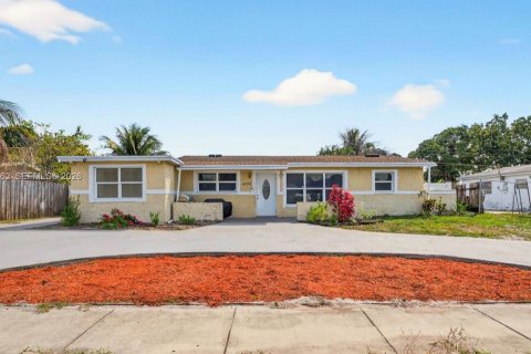 Villa ou maison à vendre à Deerfield Beach, Floride: 5 chambres, 179.21 m2 № 2052403 - photo 2