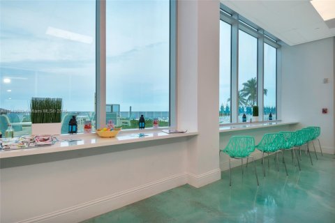 Condo in Hollywood, Florida  № 1836503 - photo 16