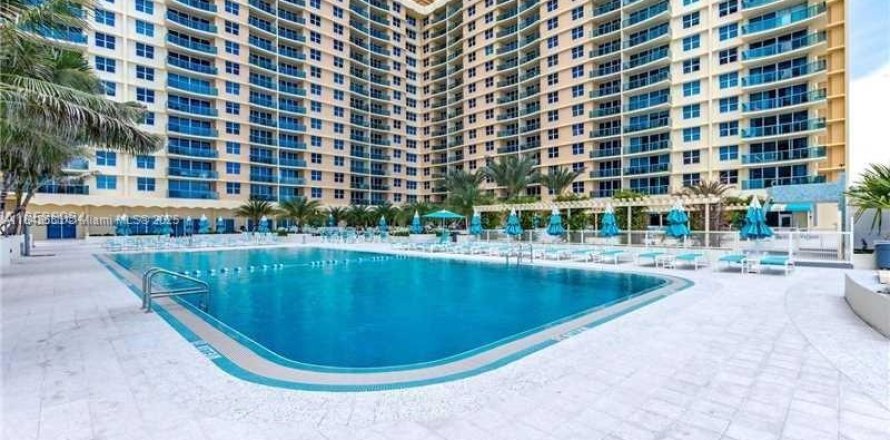 Studio in the Condo in Hollywood, Florida  № 1836503