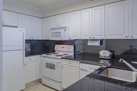 Condo in Hollywood, Florida  № 1836503 - photo 8