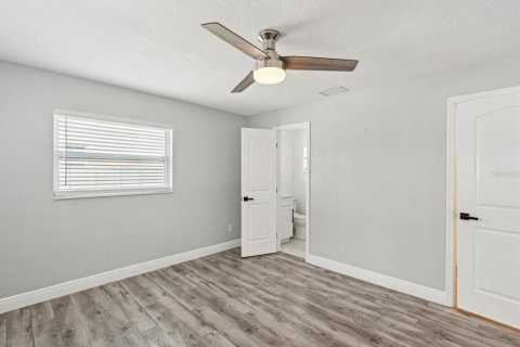 House in Largo, Florida 3 bedrooms, 150.87 sq.m. № 2239449 - photo 26
