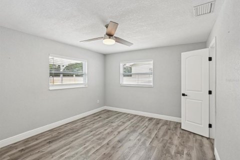 House in Largo, Florida 3 bedrooms, 150.87 sq.m. № 2239449 - photo 25