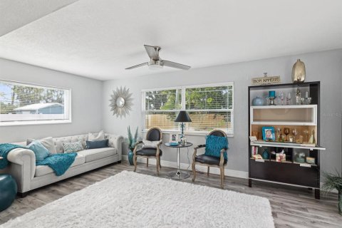 House in Largo, Florida 3 bedrooms, 150.87 sq.m. № 2239449 - photo 16
