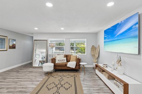 House in Largo, Florida 3 bedrooms, 150.87 sq.m. № 2239449 - photo 19