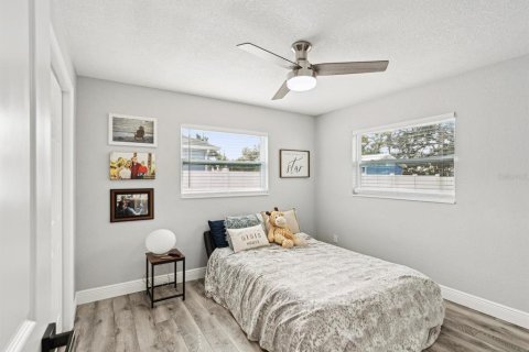 House in Largo, Florida 3 bedrooms, 150.87 sq.m. № 2239449 - photo 22