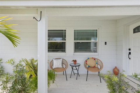 House in Largo, Florida 3 bedrooms, 150.87 sq.m. № 2239449 - photo 3