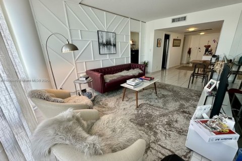 Copropriété à louer à Miami Beach, Floride: 1 chambre, 93.18 m2 № 1977545 - photo 1