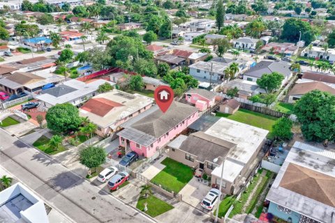 Casa en venta en Hialeah, Florida, 3 dormitorios, 171.22 m2 № 1863248 - foto 3