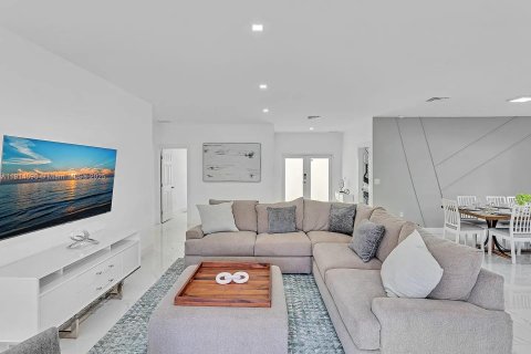 House in Cutler Bay, Florida 5 bedrooms, 208.66 sq.m. № 1970090 - photo 8