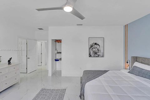 House in Cutler Bay, Florida 5 bedrooms, 208.66 sq.m. № 1970090 - photo 15