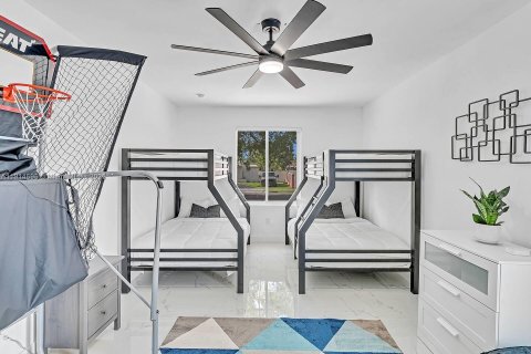 House in Cutler Bay, Florida 5 bedrooms, 208.66 sq.m. № 1970090 - photo 24