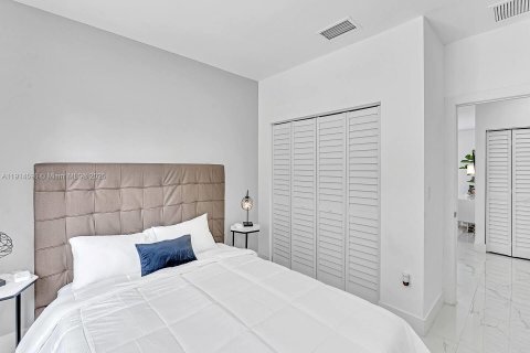 House in Cutler Bay, Florida 5 bedrooms, 208.66 sq.m. № 1970090 - photo 22