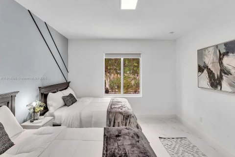 House in Cutler Bay, Florida 5 bedrooms, 208.66 sq.m. № 1970090 - photo 17