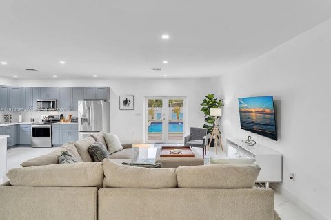 House in Cutler Bay, Florida 5 bedrooms, 208.66 sq.m. № 1970090 - photo 7