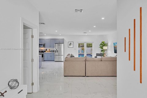 House in Cutler Bay, Florida 5 bedrooms, 208.66 sq.m. № 1970090 - photo 9