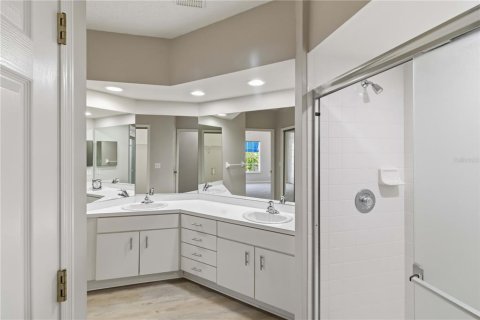 Condo in Largo, Florida, 3 bedrooms № 2427282 - photo 26