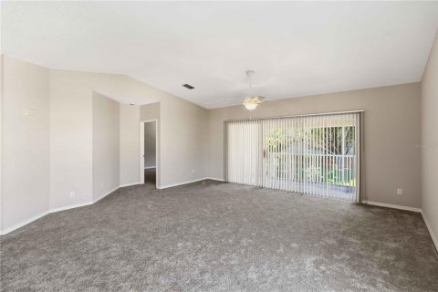 Condo in Largo, Florida, 3 bedrooms № 2427282 - photo 8