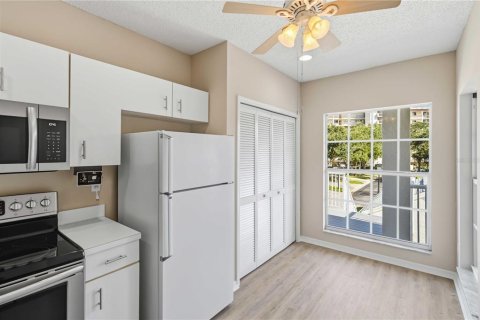 Condo in Largo, Florida, 3 bedrooms № 2427282 - photo 13