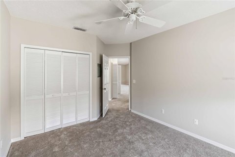 Condo in Largo, Florida, 3 bedrooms № 2427282 - photo 18