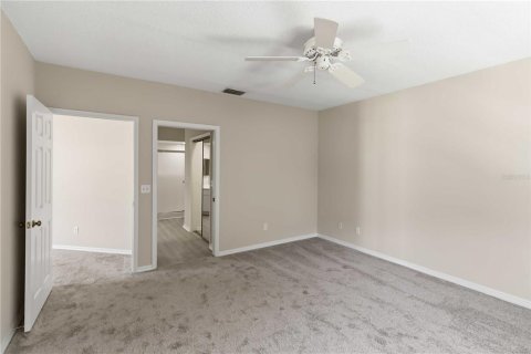 Condo in Largo, Florida, 3 bedrooms № 2427282 - photo 22