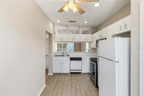 Condo in Largo, Florida, 3 bedrooms № 2427282 - photo 15