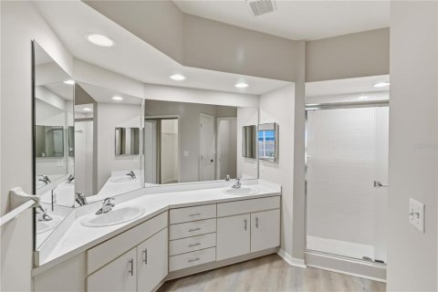 Condo in Largo, Florida, 3 bedrooms № 2427282 - photo 24