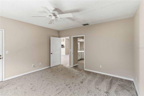 Condo in Largo, Florida, 3 bedrooms № 2427282 - photo 23