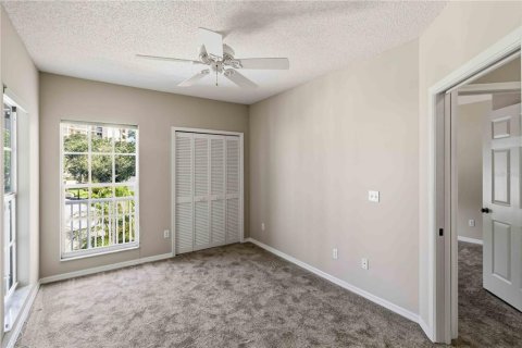 Condo in Largo, Florida, 3 bedrooms № 2427282 - photo 16
