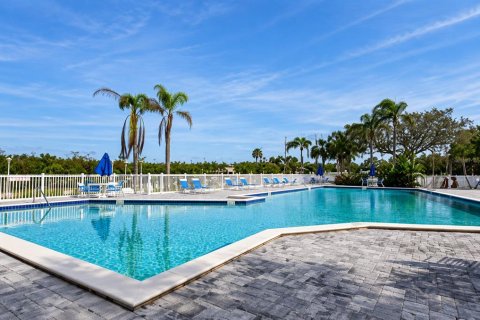 Condo in Largo, Florida, 3 bedrooms № 2427282 - photo 3