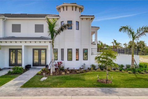Townhouse in Bradenton, Florida 4 bedrooms, 292.55 sq.m. № 1571745 - photo 1