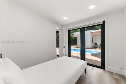 Commercial property in Fort Lauderdale, Florida 268.12 sq.m. № 2053627 - photo 11