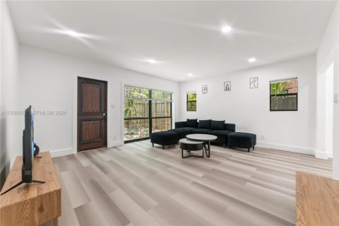 Commercial property in Fort Lauderdale, Florida 268.12 sq.m. № 2053627 - photo 7