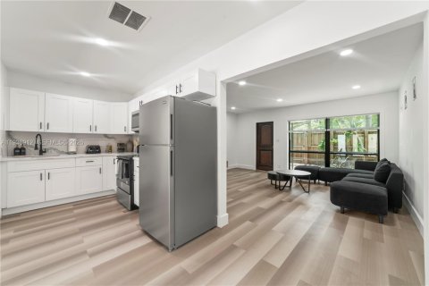 Commercial property in Fort Lauderdale, Florida 268.12 sq.m. № 2053627 - photo 15