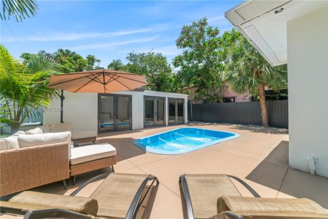 Commercial property in Fort Lauderdale, Florida 268.12 sq.m. № 2053627 - photo 2