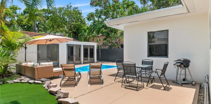 Commercial property in Fort Lauderdale, Florida 268.12 sq.m. № 2053627