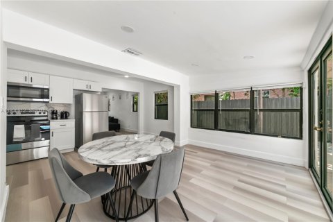 Commercial property in Fort Lauderdale, Florida 268.12 sq.m. № 2053627 - photo 12