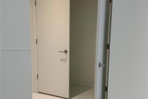 Купить кондоминиум в Майами, Флорида 1 спальня, 87.05м2, № 1862771 - фото 22