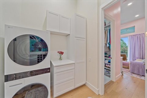 House in University Park, Florida 4 bedrooms, 224.92 sq.m. № 1767442 - photo 24