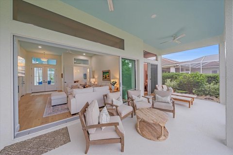 House in University Park, Florida 4 bedrooms, 224.92 sq.m. № 1767442 - photo 12