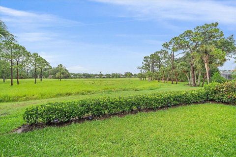 House in University Park, Florida 4 bedrooms, 224.92 sq.m. № 1767442 - photo 15