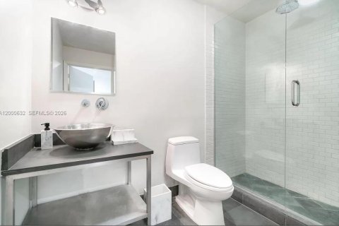 Condo in Miami Beach, Florida, 2 bedrooms  № 2065986 - photo 11